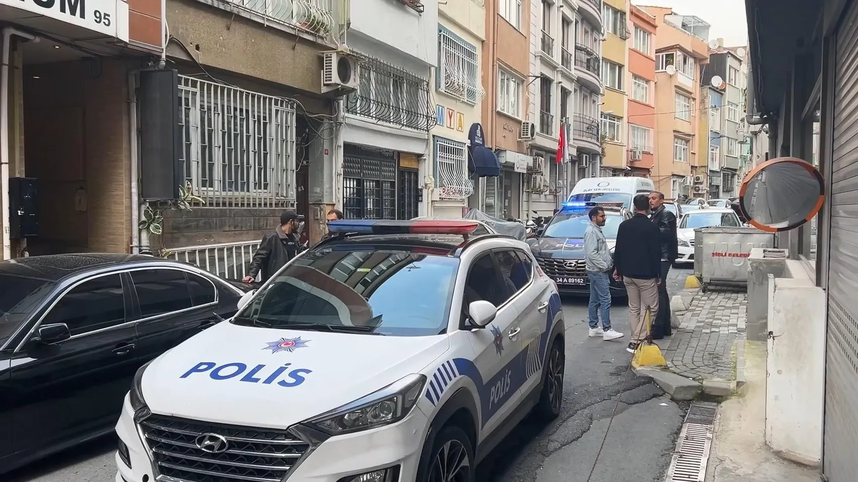 Şişli'de korkunç veda: 6. kattan yan binaya geçmek isterken boşluğa çakıldı