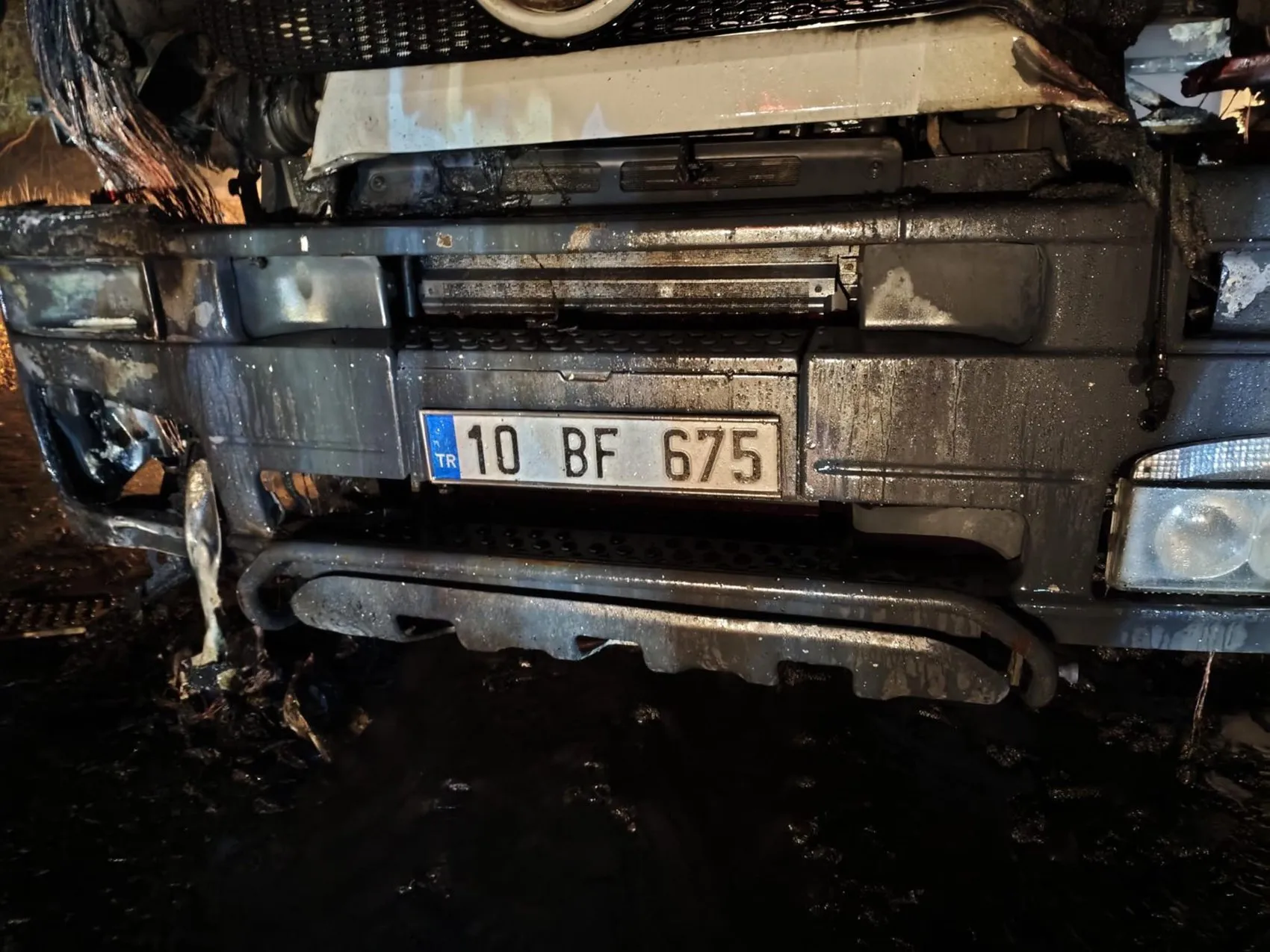 Havran'da gece yarısı dehşeti: Seyir halindeki kamyon bir anda alev topuna döndü