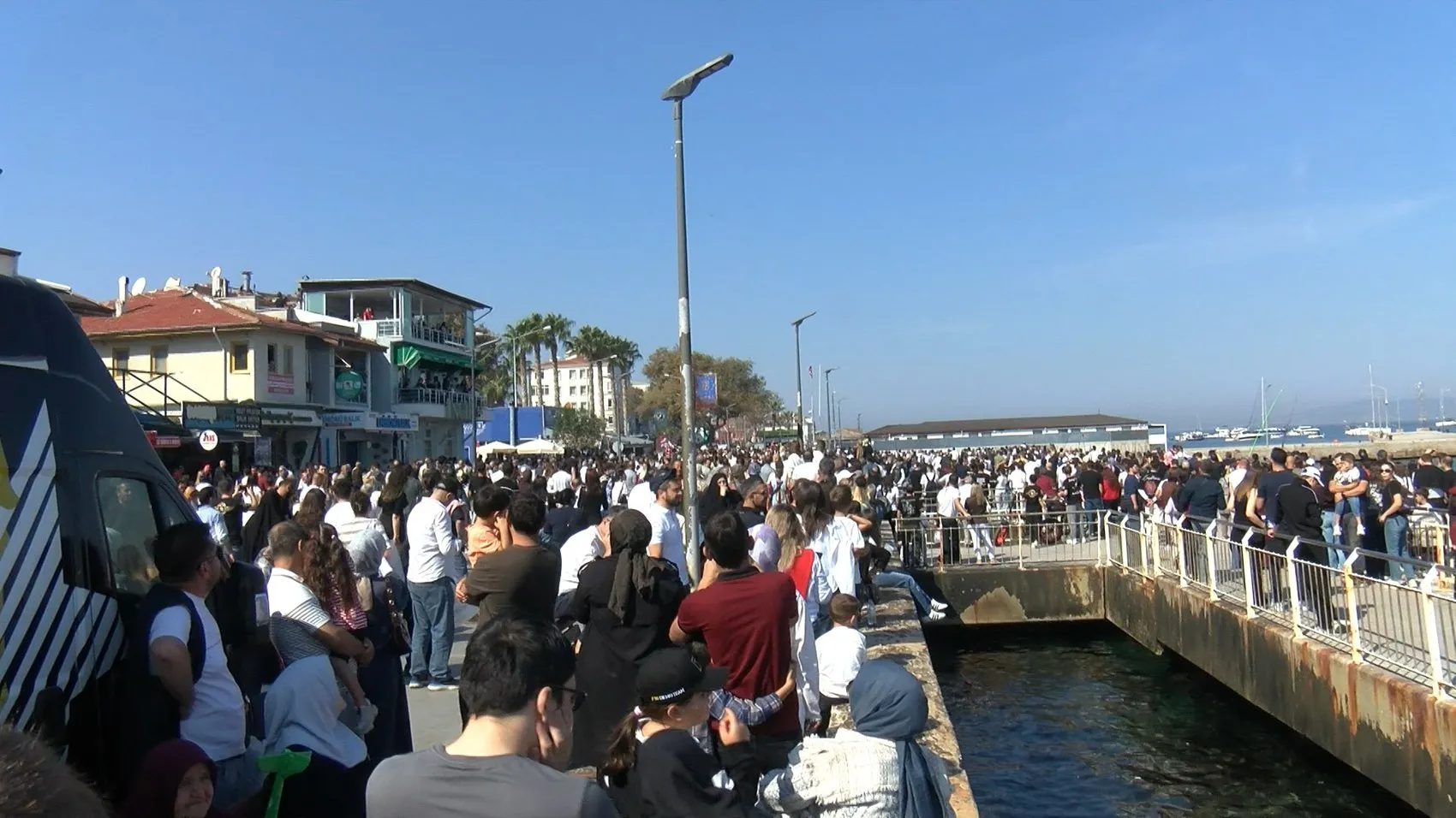 Mudanya semalarında nefes kesen anlar: SoloTürk 104. yıla özel havalandı