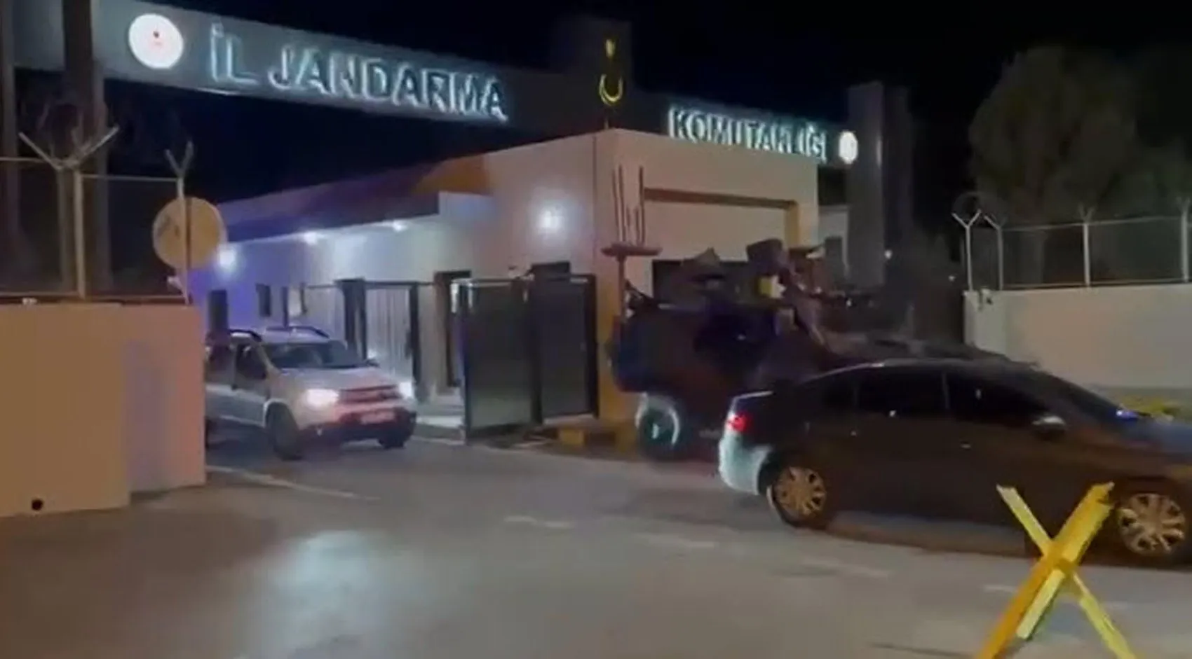 Çeşme Belediyesi'nde şok baskın: Delilleri yok ederken yakalandılar