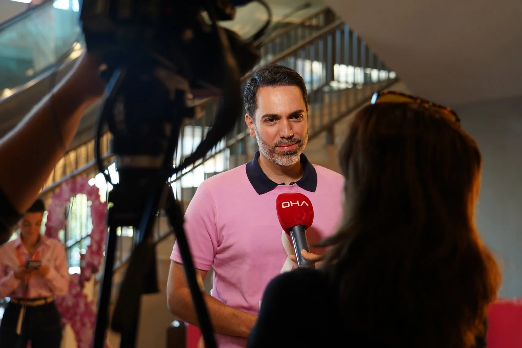 Voleybol sahasında pembe dayanışma: Kanserle savaşan kadınlar umut oldu