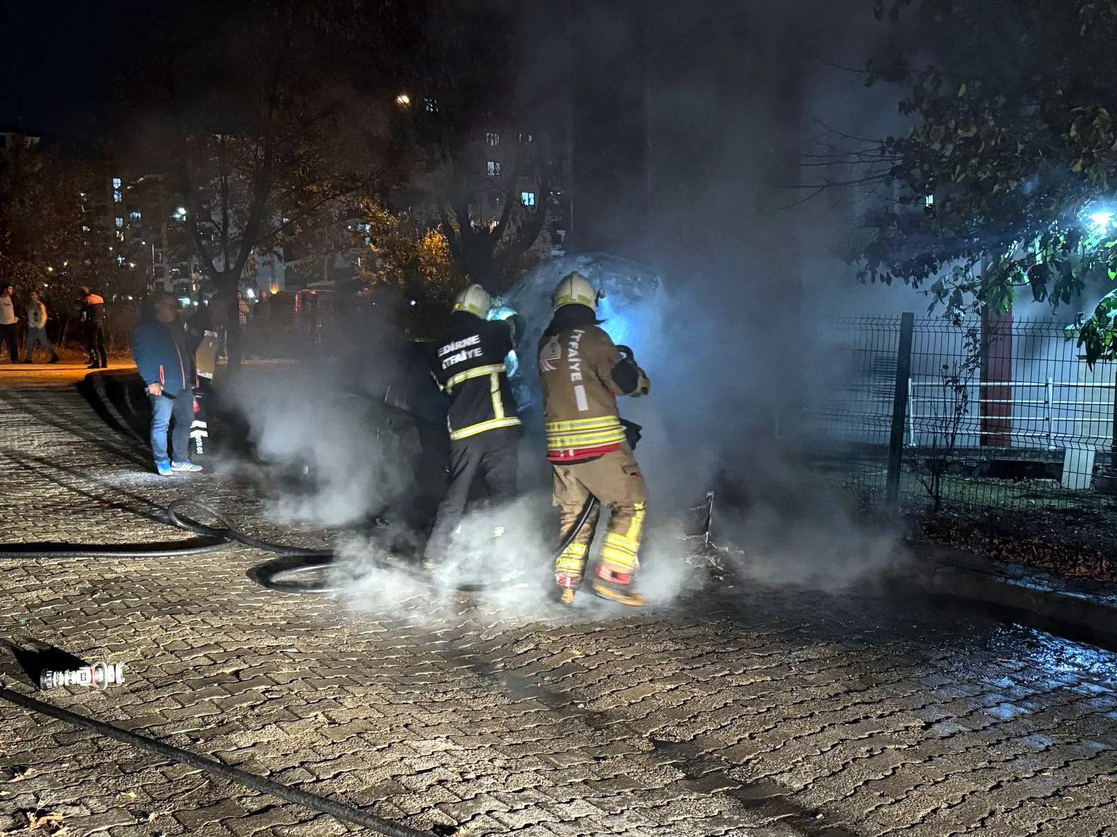 Edirne'de korku dolu anlar: Seyir halindeki araç bir anda alev topuna döndü