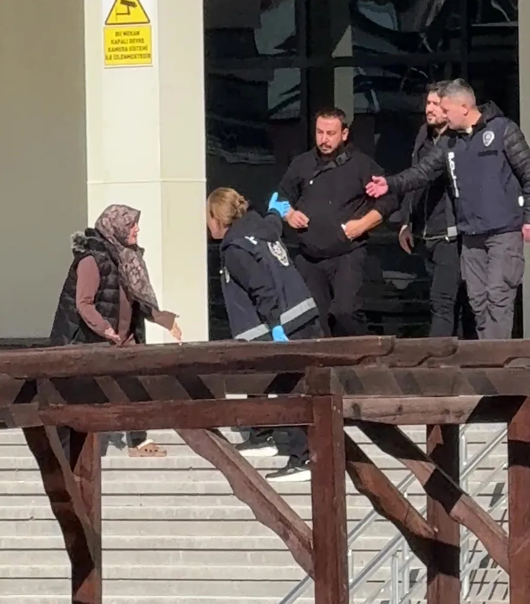 Sınav kapısında dramatik anlar: Bir dakikalık gecikme hayalleri yıktı