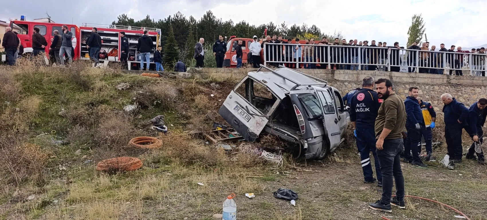 Sivas'ta korkunç kaza: Şarampole uçan araçtan 3'ü ağır 5 yaralı çıktı