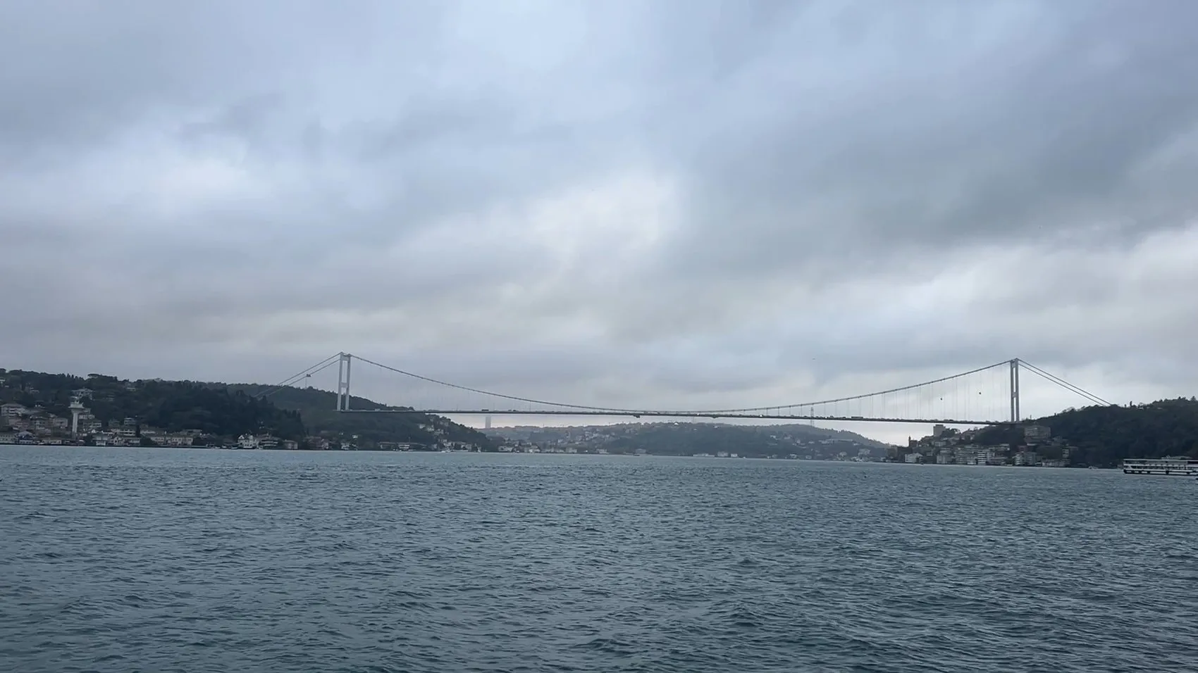 Saldırıya uğrayan dev gemi İstanbul Boğazı'ndan geçti: Trafik durduruldu