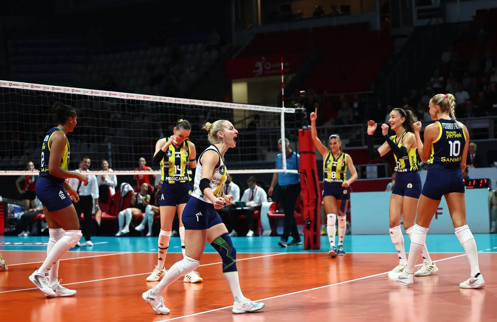 Sultanlar Ligi'nde Fenerbahçe Medicana Fırtınası: Rakibine Nefes Aldırmadı
