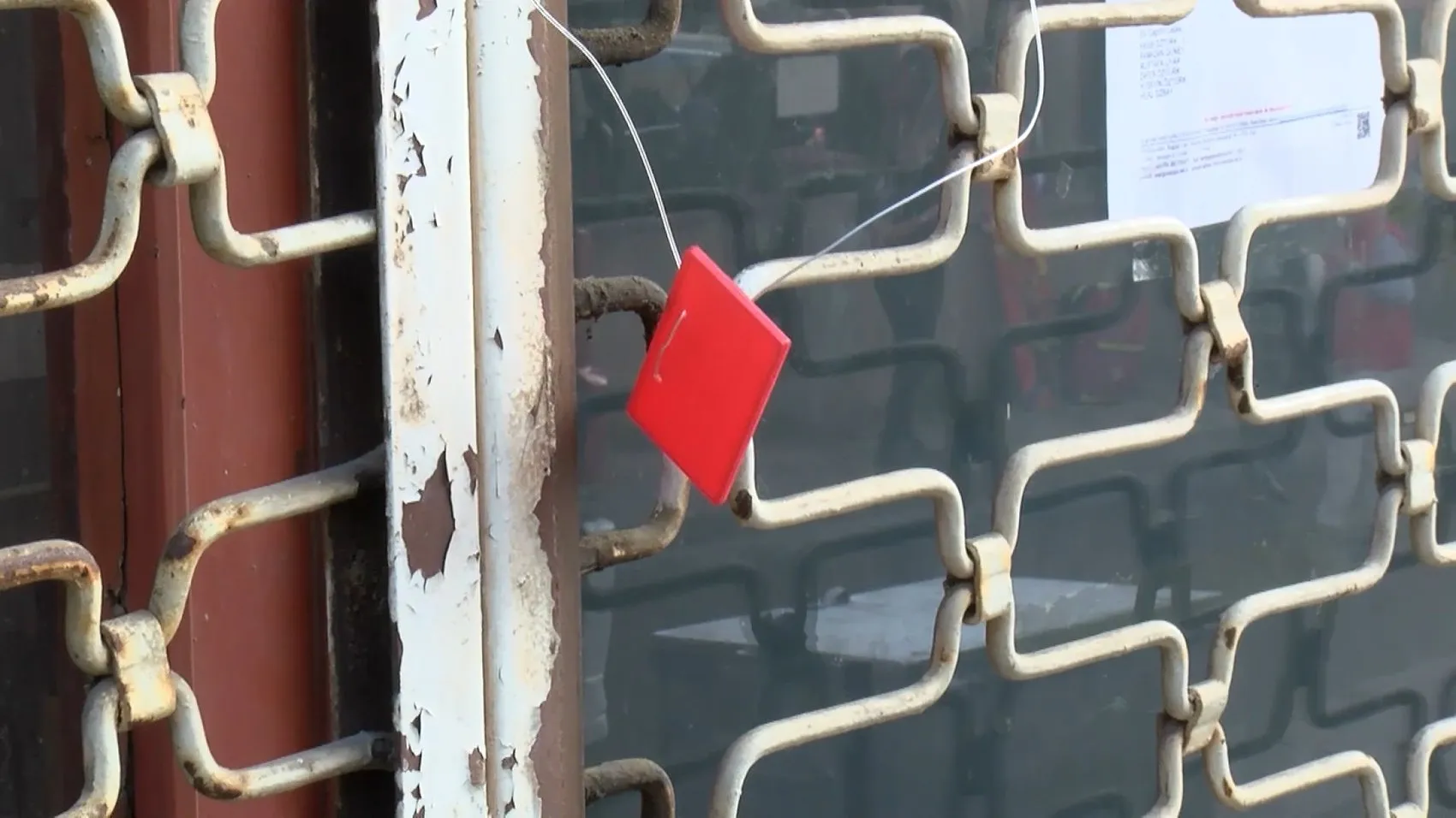 Maltepe'de korkutan çöküş: Çevredeki binalar için acil tahliye kararı