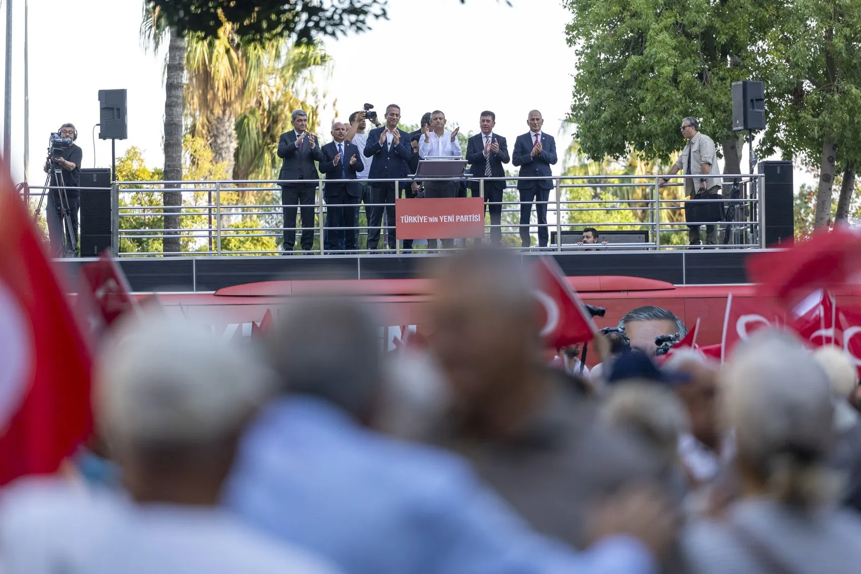 Özgür Özel'den Mersin'de sert çıkış: Erdoğan'ın yargılandığı hukuk nerede?