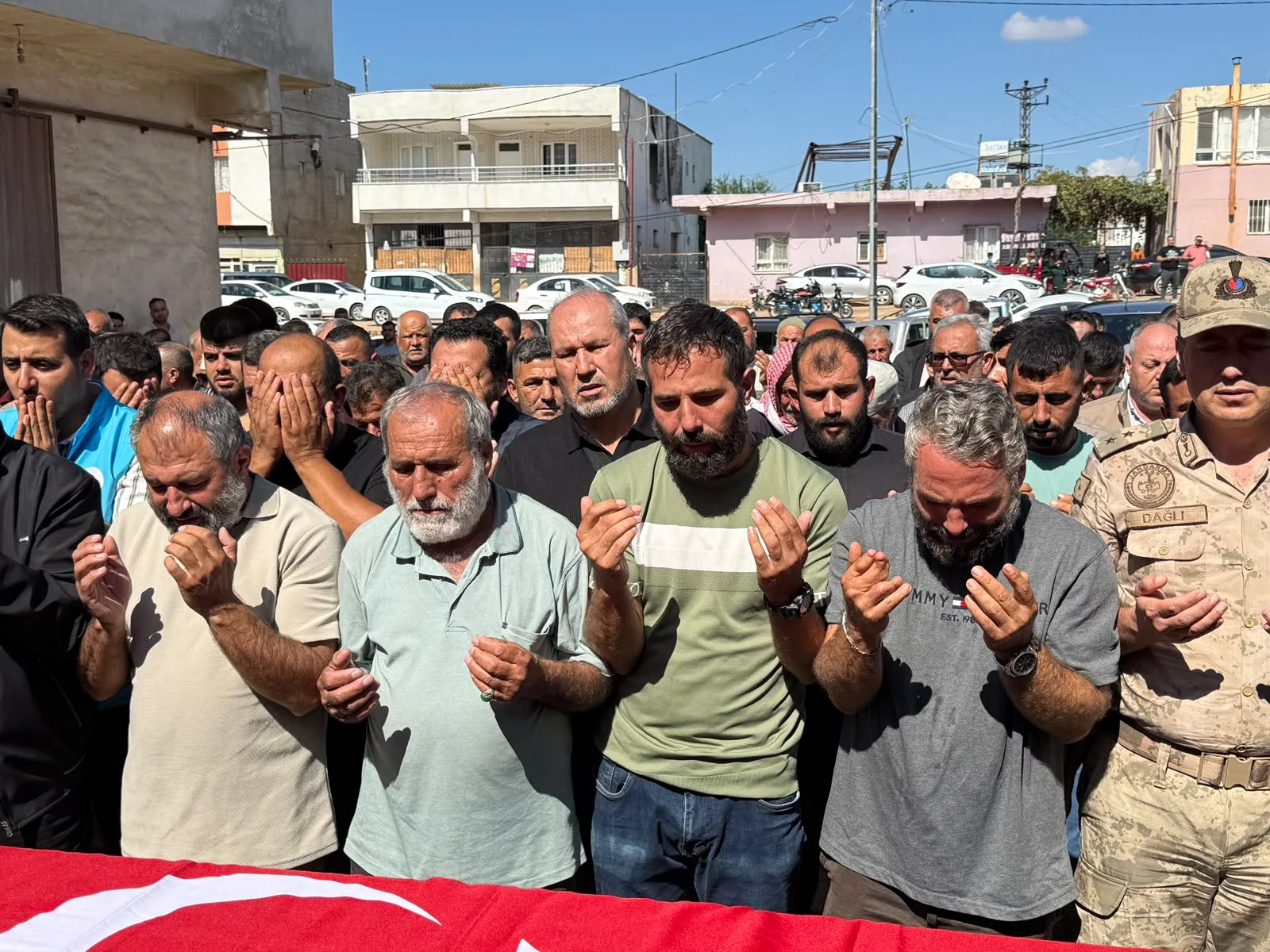 Kıbrıs açıklarındaki faciada acı veda: Mahmut Demir son yolculuğuna uğurlandı