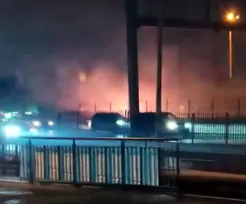 Avcılar'da gece yarısı paniği: Metrobüs hattında korkutan yangın