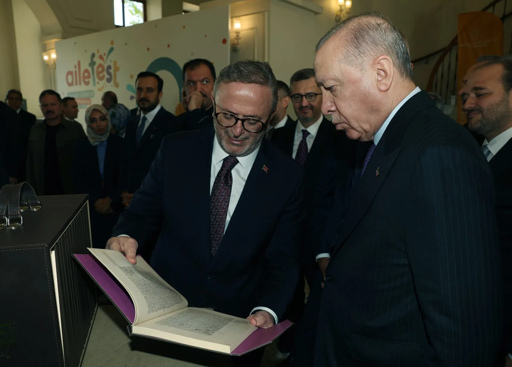 Rami Kütüphanesi'nde sürpriz buluşma: Cumhurbaşkanı Erdoğan ailelerle bir araya geldi