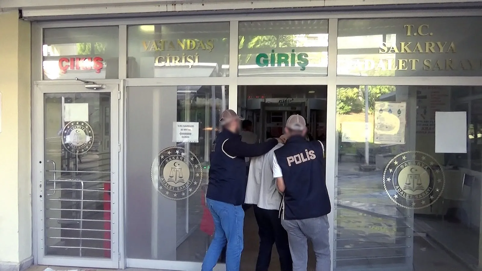 Sakarya'da terör operasyonu: Geçmişin izini süren ekipler bir kişiyi cezaevine gönderdi