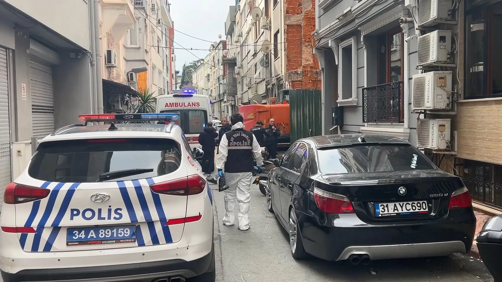 Şişli'de korkunç veda: 6. kattan yan binaya geçmek isterken boşluğa çakıldı