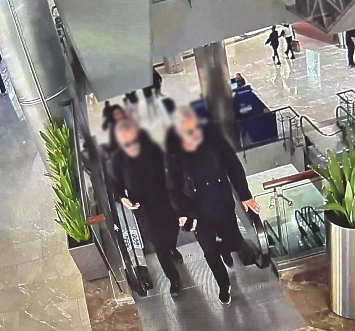 Maslak'ta dehşet dolu anlar: Ellerindeki bağlarla bekçiye sığındı