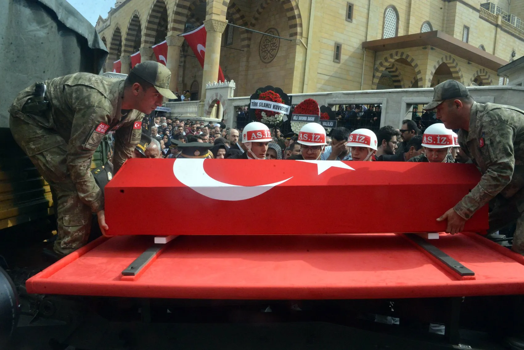 Kahramanmaraş'ta hüzünlü veda: Şehit Yusuf Güneş son yolculuğuna uğurlandı