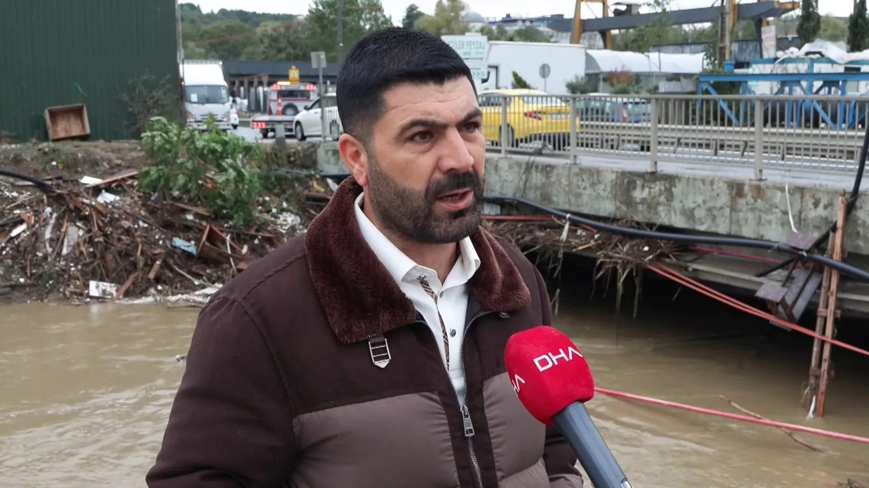 Eyüpsultan'da kabus dolu anlar: Dere taştı, köprü çöktü, elektrik kabloları suya gömüldü