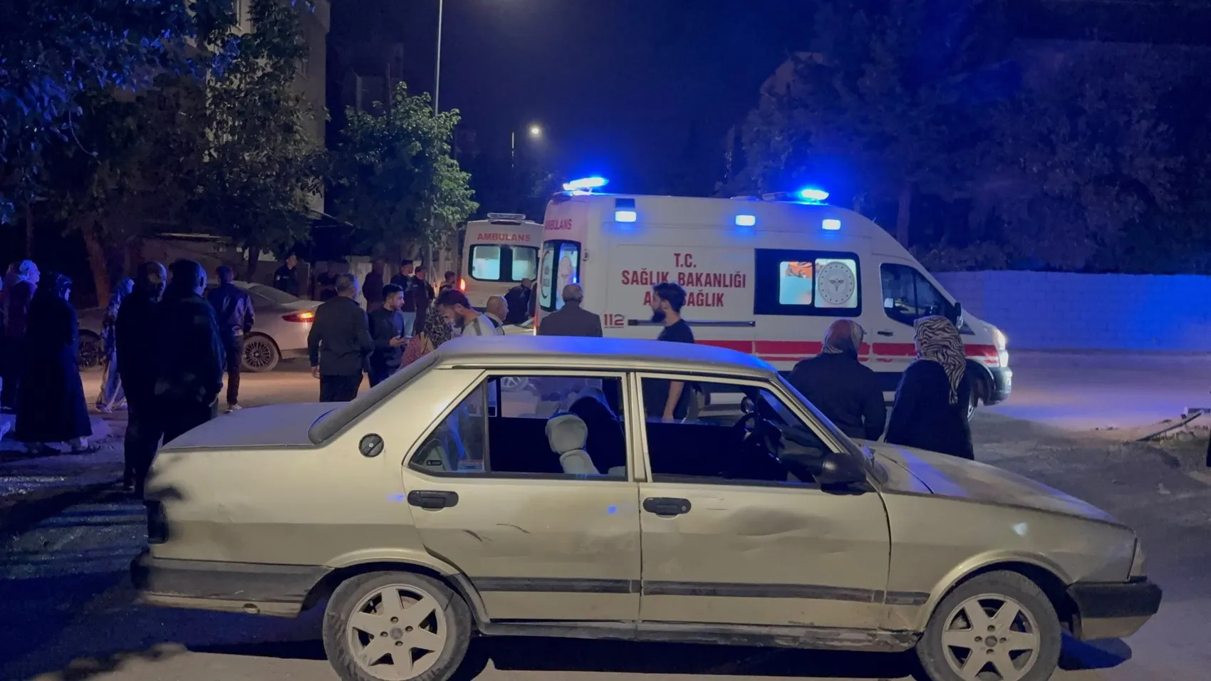 Adıyaman'da kavşak kazası: İki çocuk bisiklet sürerken otomobilin hedefi oldu
