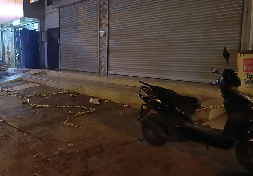 Adana'da dehşet anları: Kasa başında oturan 16 yaşındaki gence silahlı saldırı