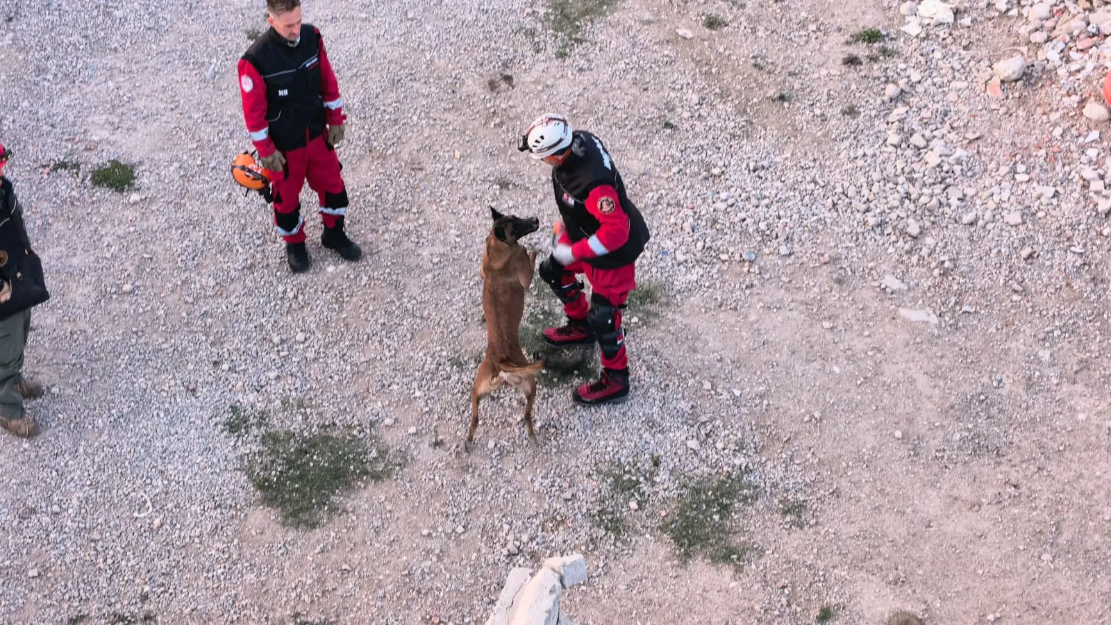 Enkazın ortasında saniyelerle yarış: Kahramanların eğitim sahası Bursa'da kuruldu