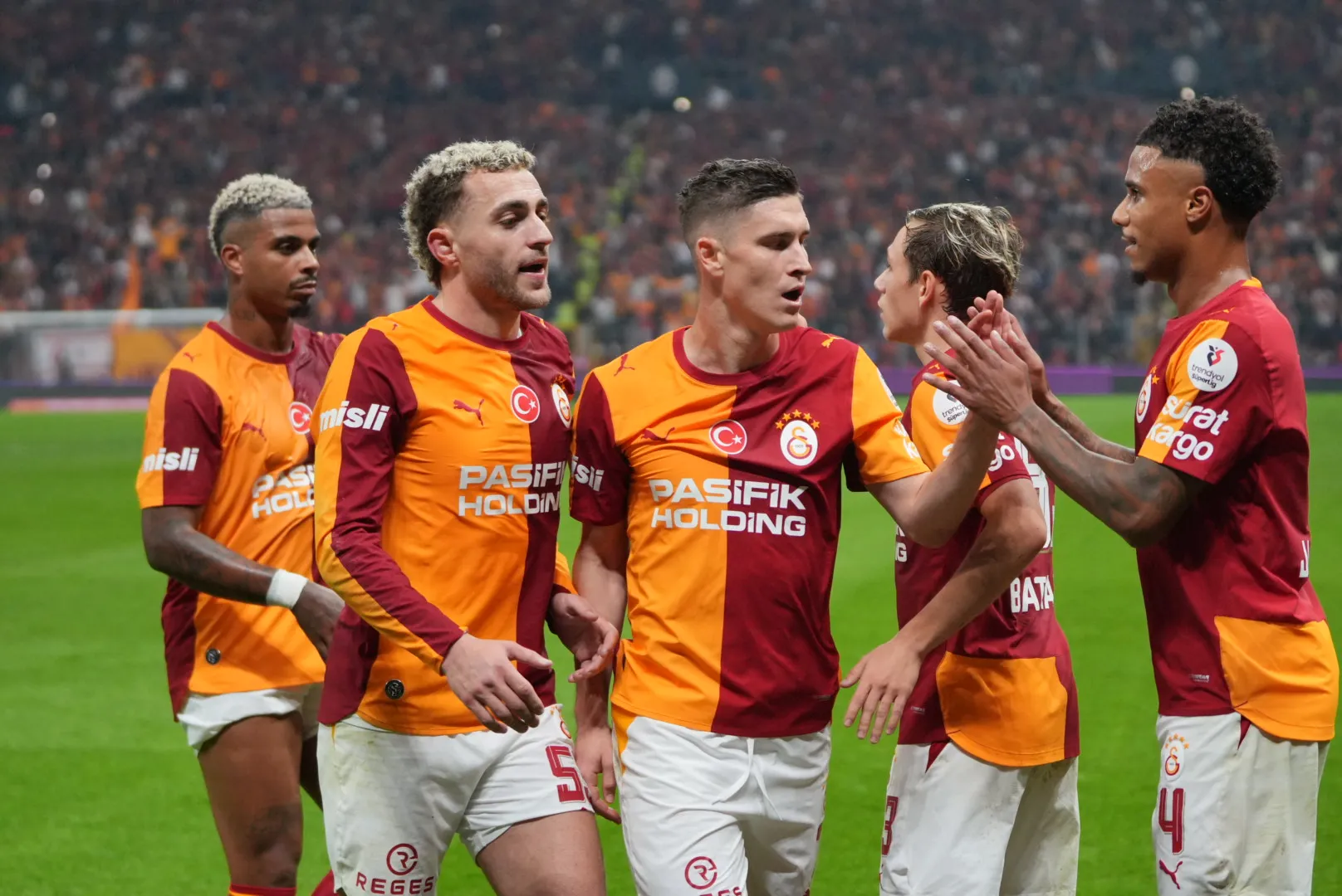 RAMS Park'ta Osimhen Fırtınası: Derbide İlk Yarı Galatasaray'ın Üstünlüğüyle Geçildi