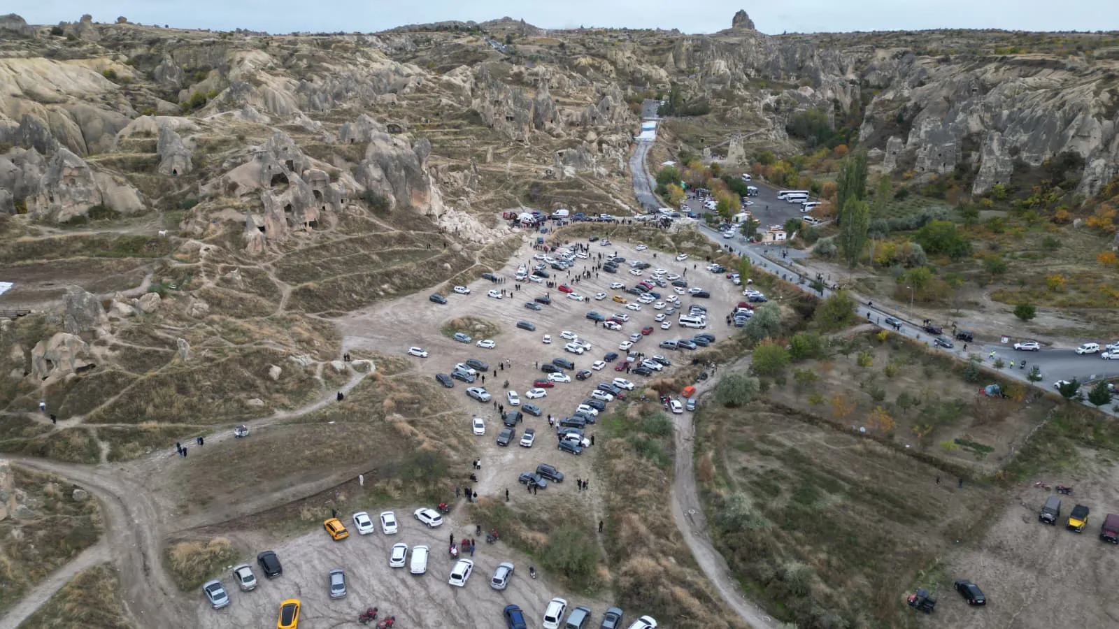 Göreme'de turistik gezi kabusa döndü: Peribacasından kopan dev kaya kütleleri can aldı