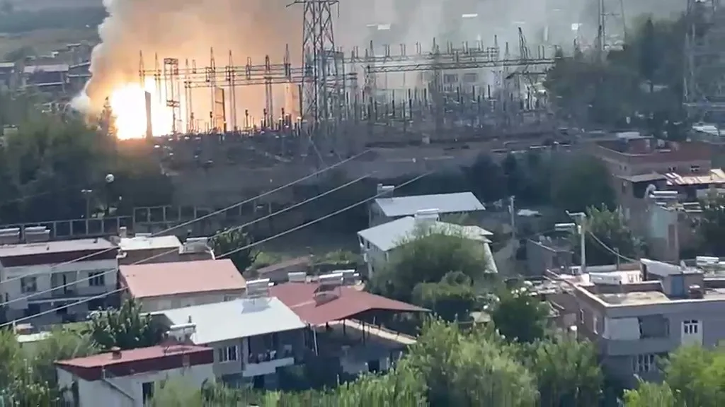 Diyarbakır'da geceyi aydınlatan patlamalar: Ana trafo merkezinde korku dolu anlar