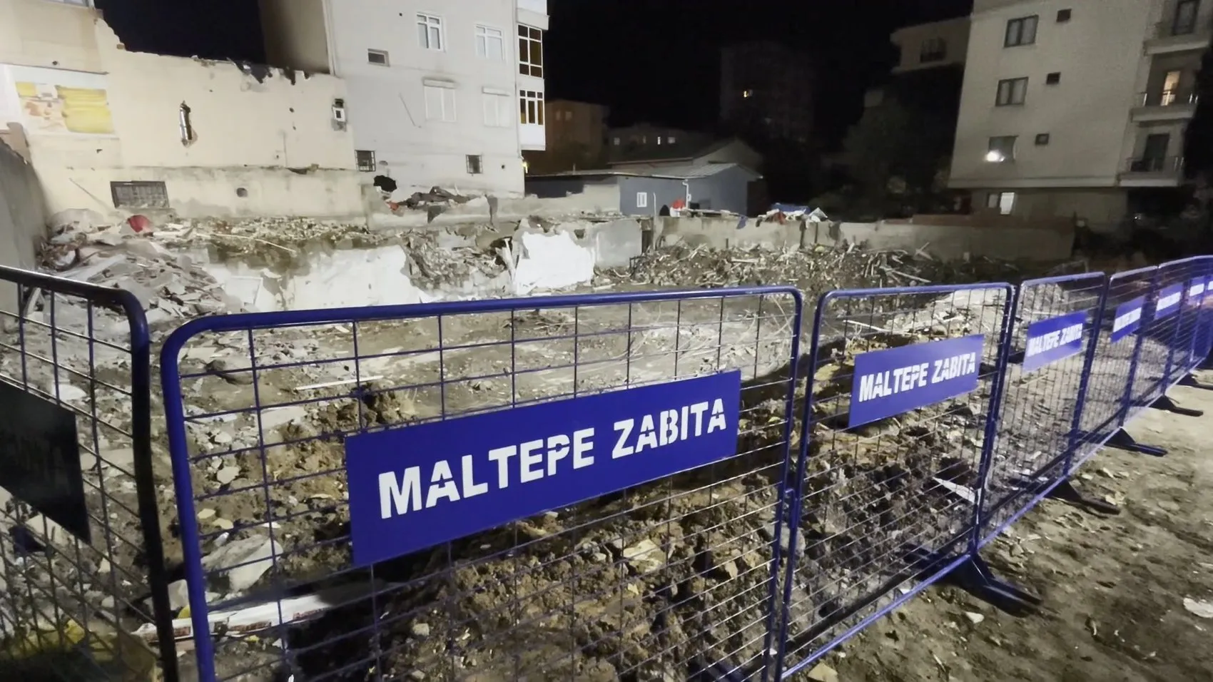 Maltepe'deki acı dolu bekleyiş sona erdi: Enkazdan geriye sadece boş bir arsa kaldı