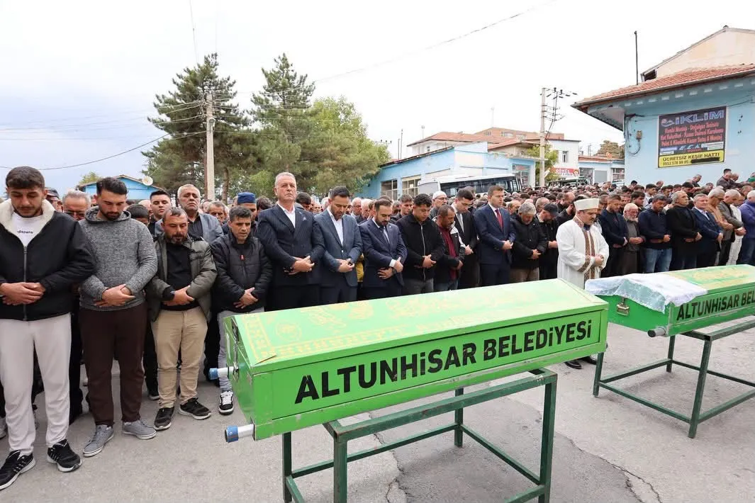 Niğde'de yürek yakan veda: İki kardeş aynı kazada hayata veda etti