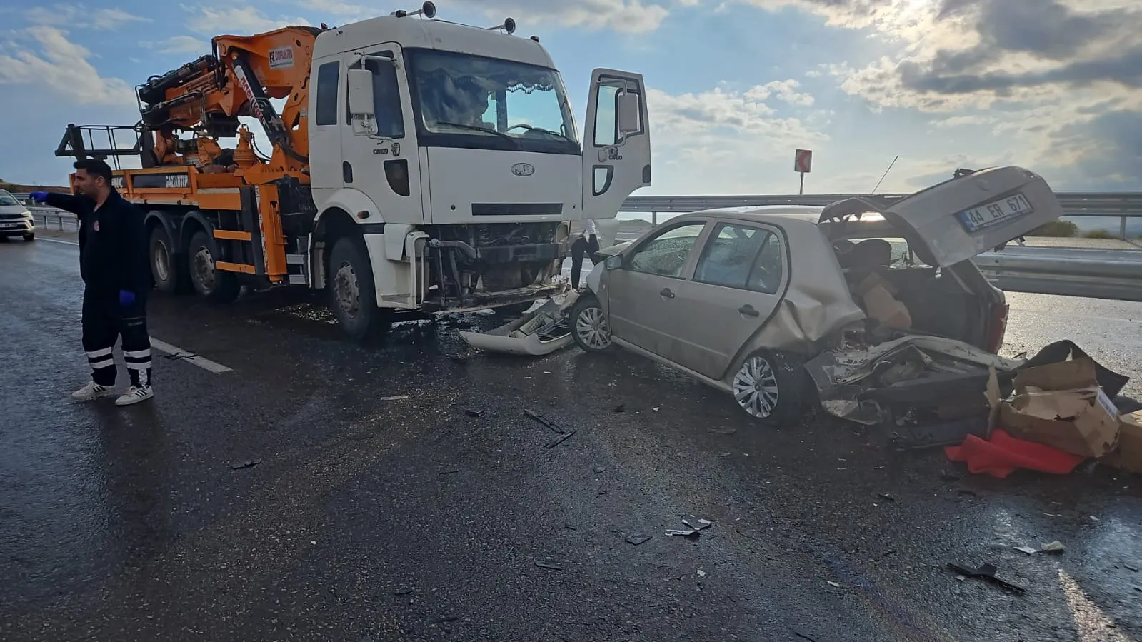 Gölbaşı kara yolunda can pazarı: Dört aracın karıştığı kazada yedi kişi hastanelik oldu