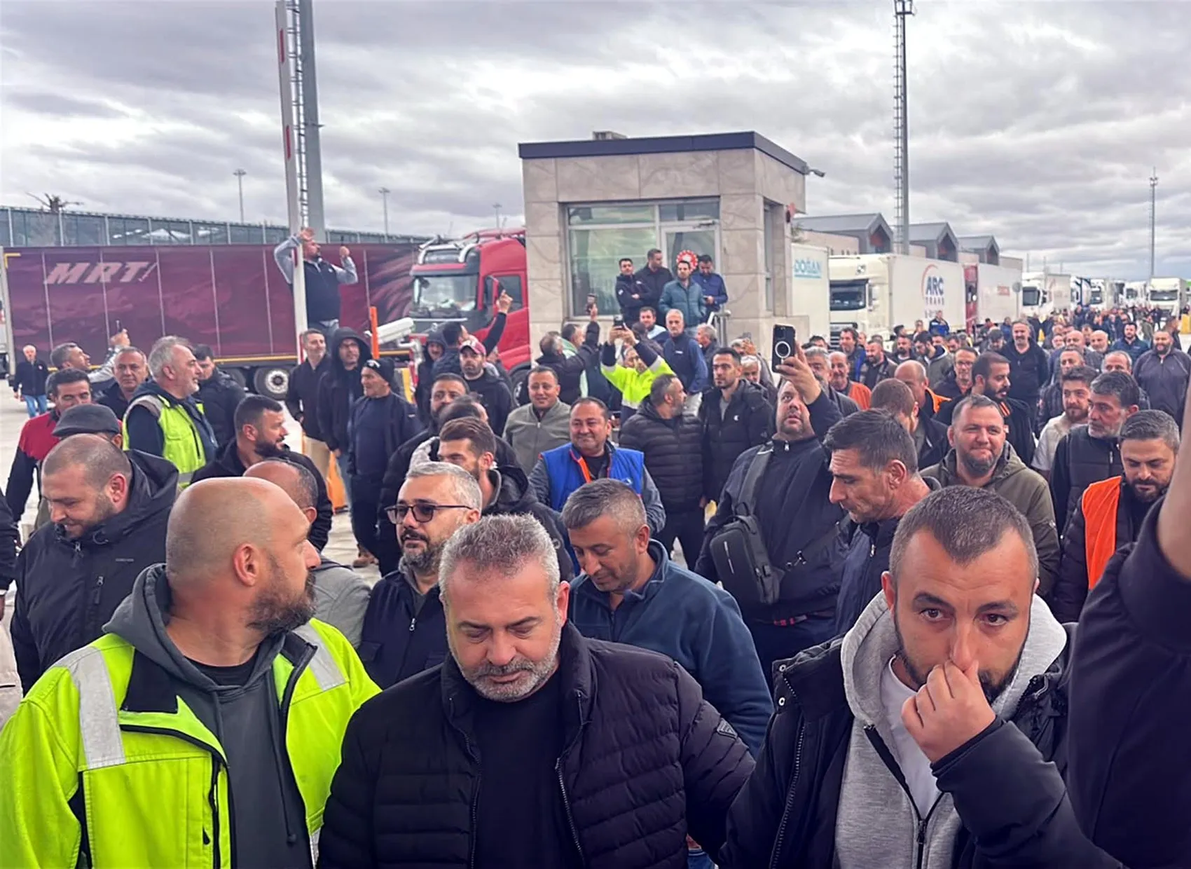 Direksiyon başında vize engeli: Uluslararası nakliyeciler sınırda kontak kapattı