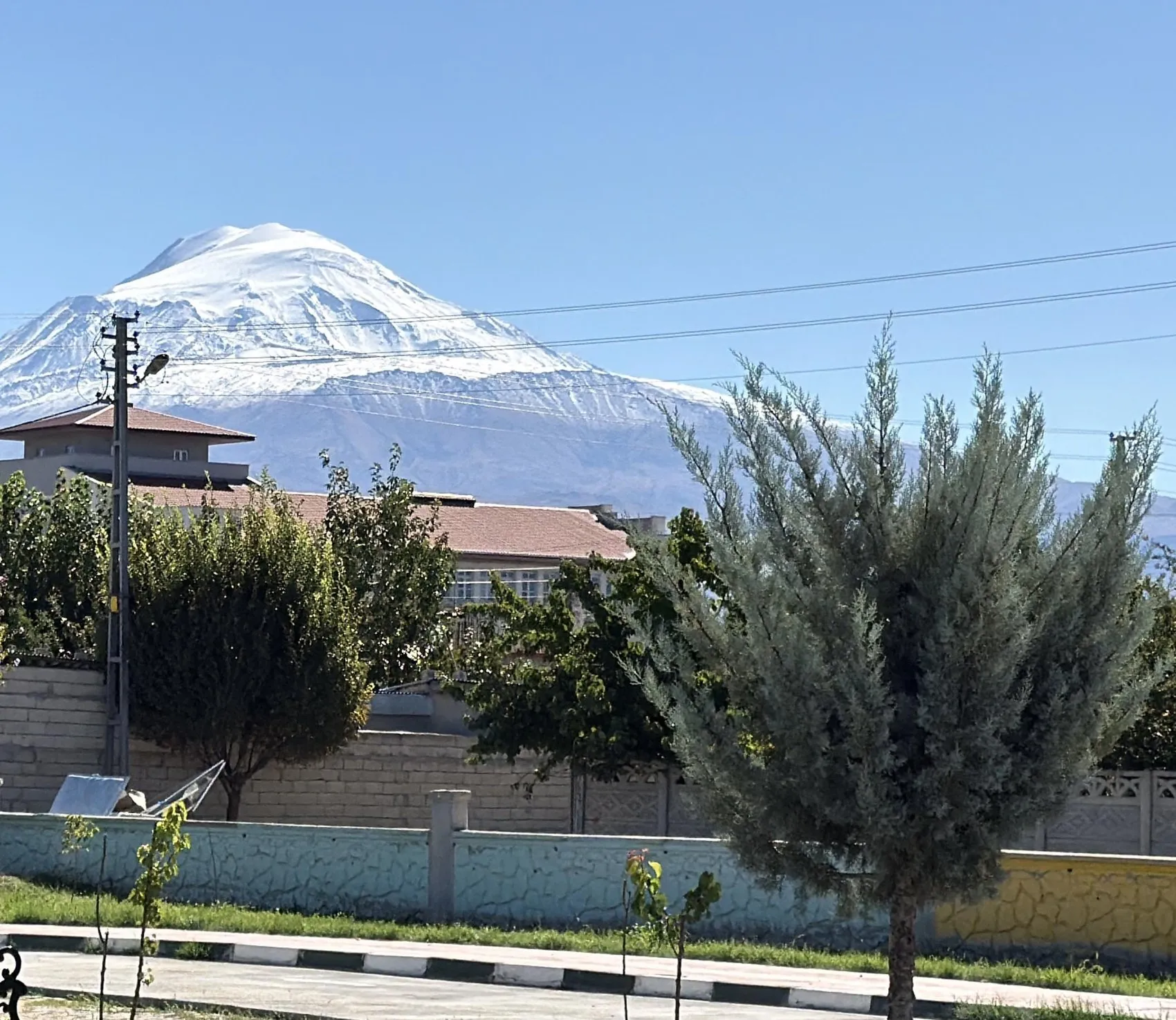 Türkiye'nin çatısı kışa teslim: Ağrı Dağı'nda mevsimin ilk beyaz örtüsü