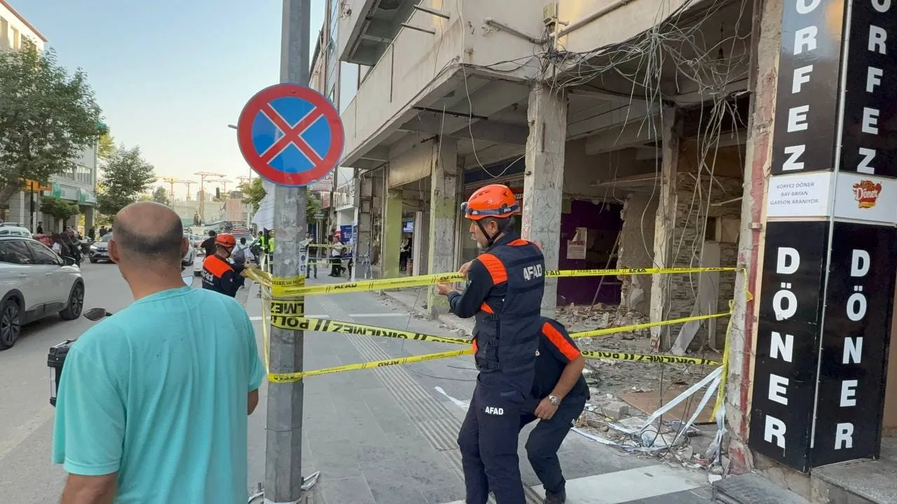 Adıyaman'da korkutan ihbar: Ağır hasarlı binadan gelen sesler ekipleri alarma geçirdi