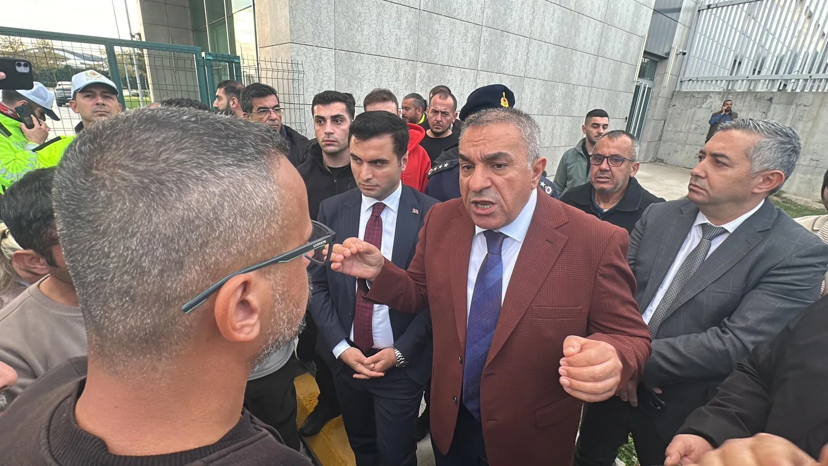 Hamzabeyli'de TIR trafiği durdu: Şoförlerin sabrı taştı