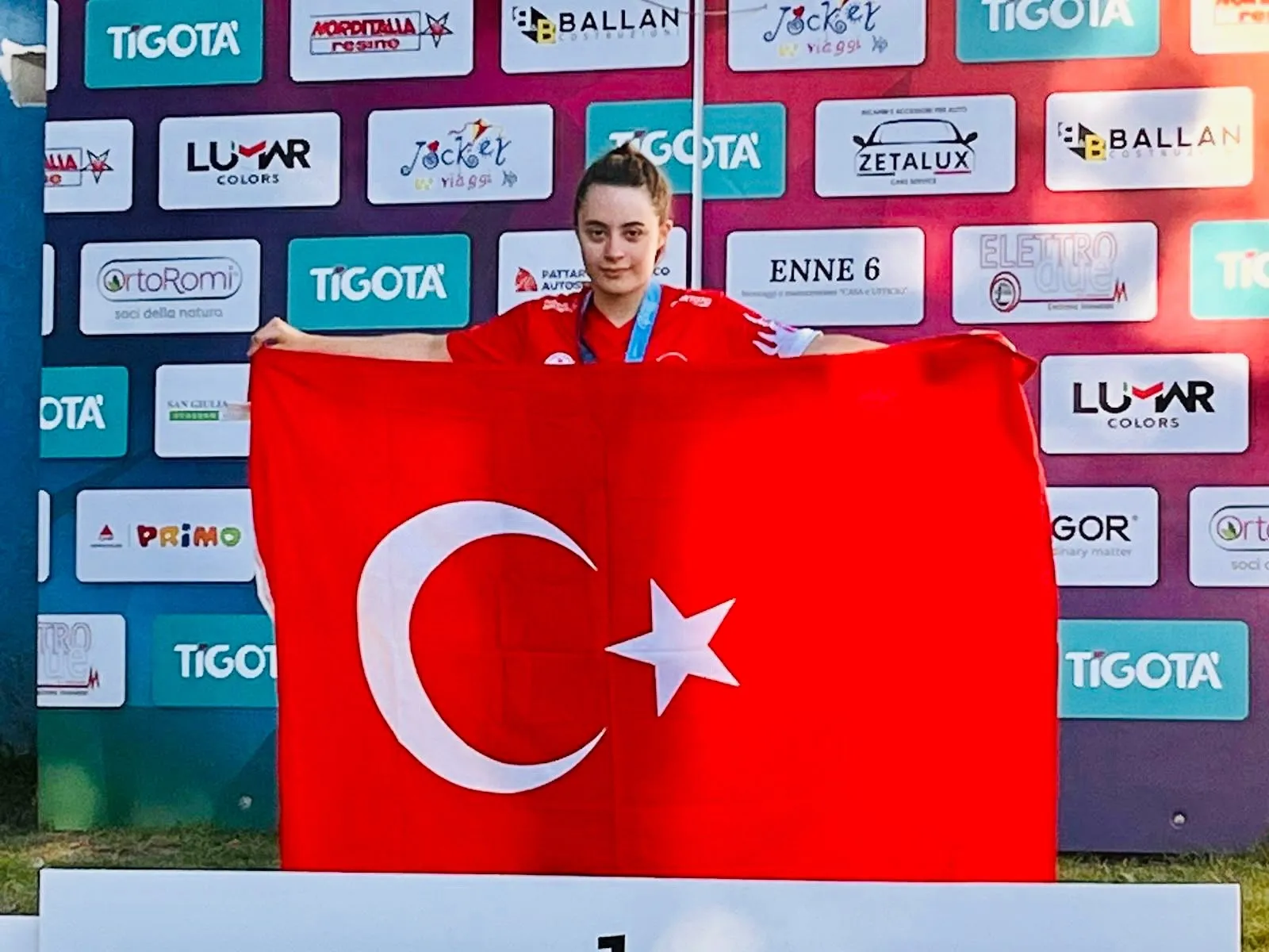 Havuzdaki rekorlardan kampüs sıralarına: Milli sporcu Ada Zehra'nın azim dolu hikayesi