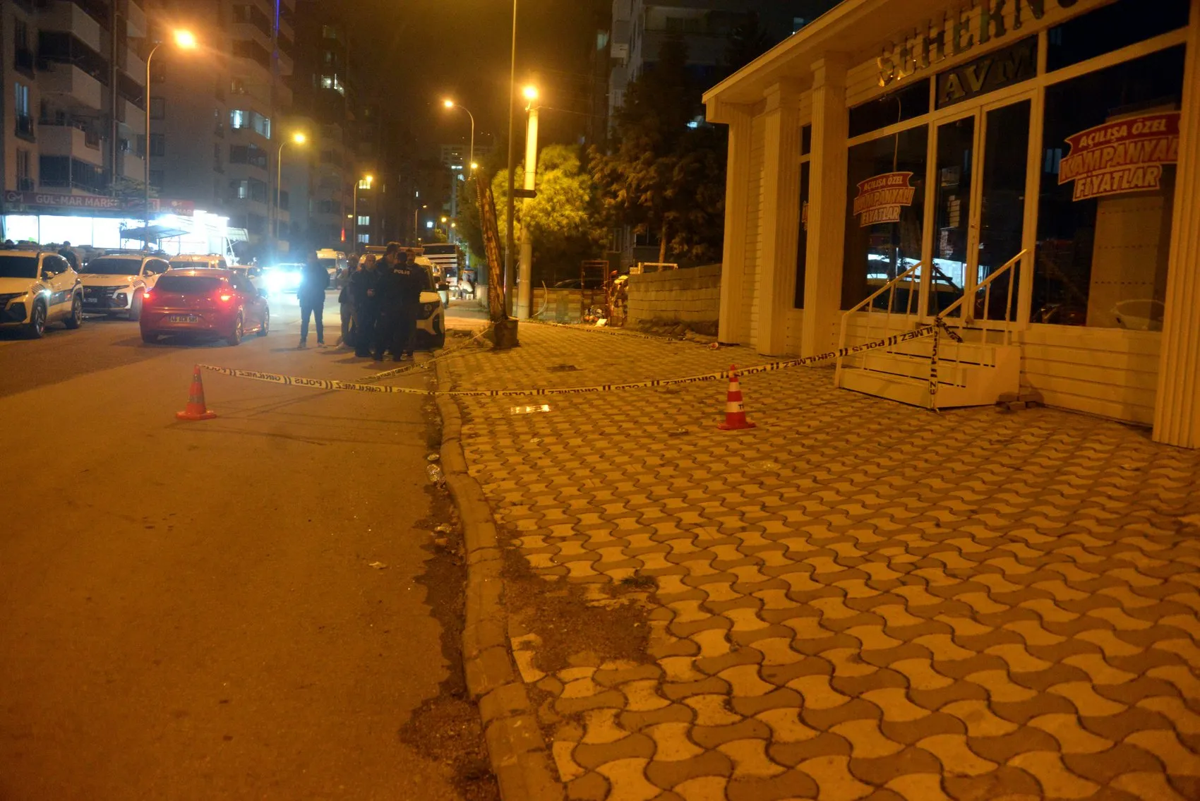 Teker Mahallesi'nde gece yarısı dehşeti: İki kardeş sokak ortasında kurşun yağdırdı