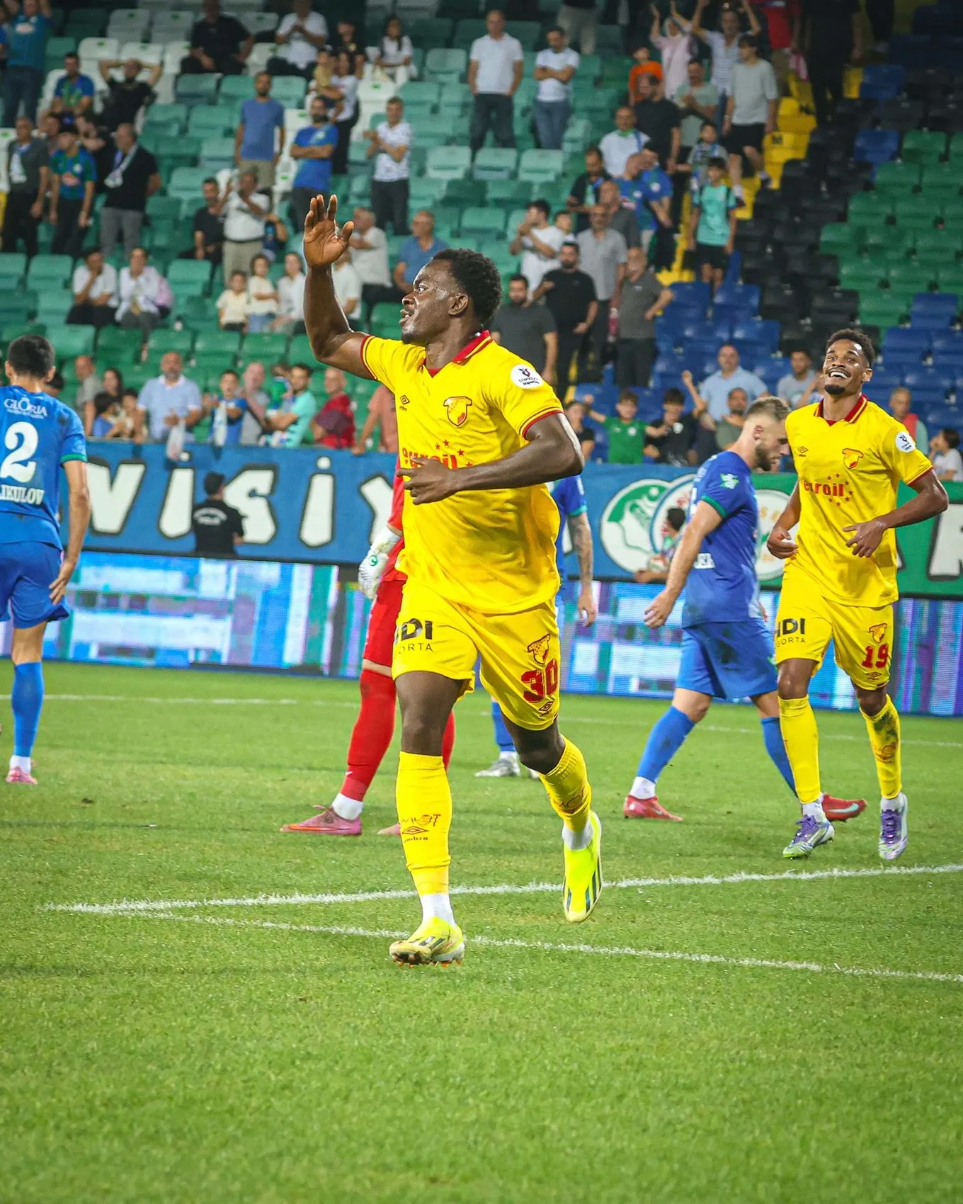 Göztepe'nin orta saha sancısı: Dennis'in boşluğu bir türlü dolmadı