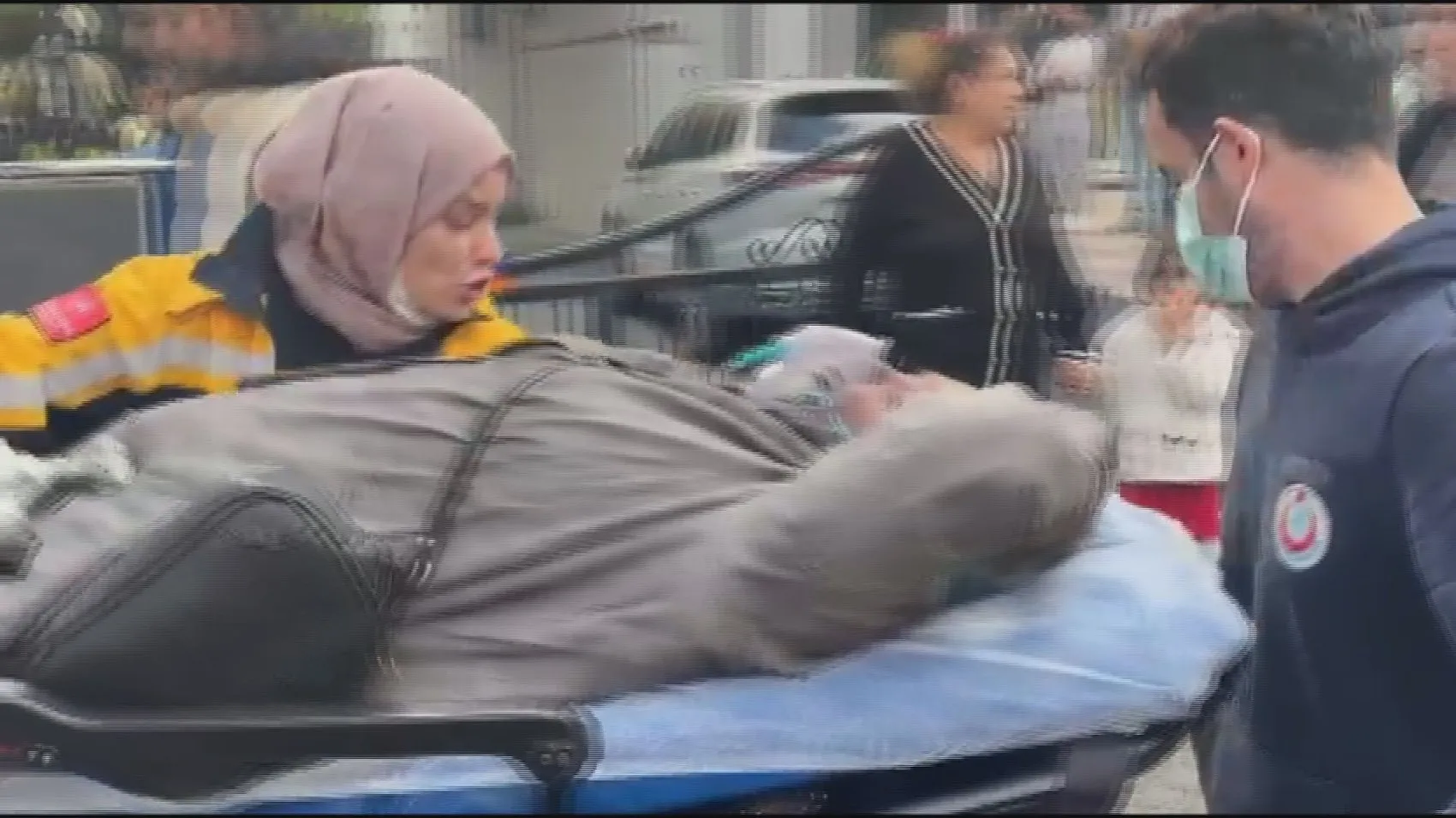 Kadıköy'de dehşet anları: 8 katlı binayı alevler teslim aldı