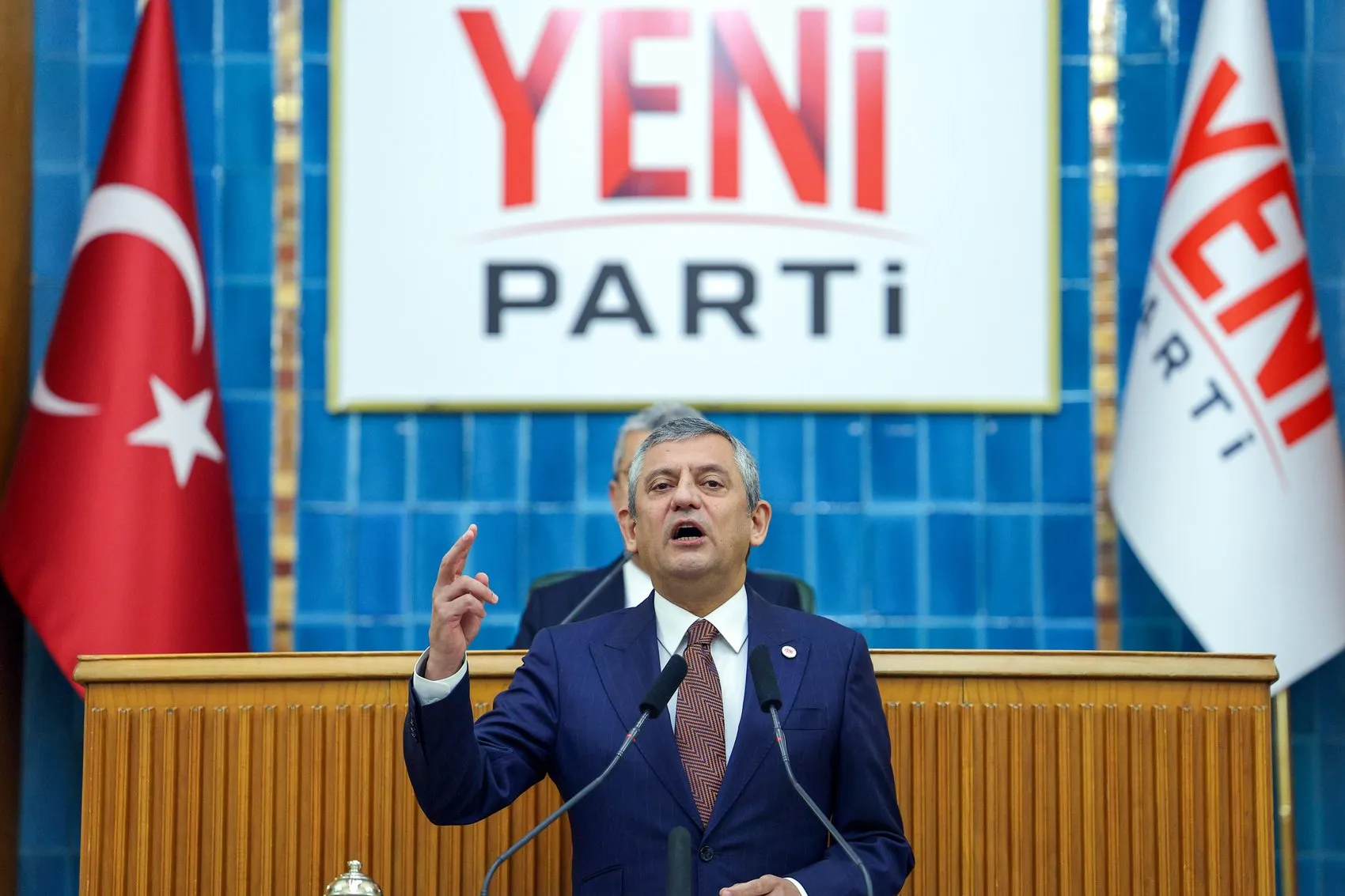 Özgür Özel'den bütçe uyarısı: 2027 yılı 2026'dan çok daha karanlık olacak