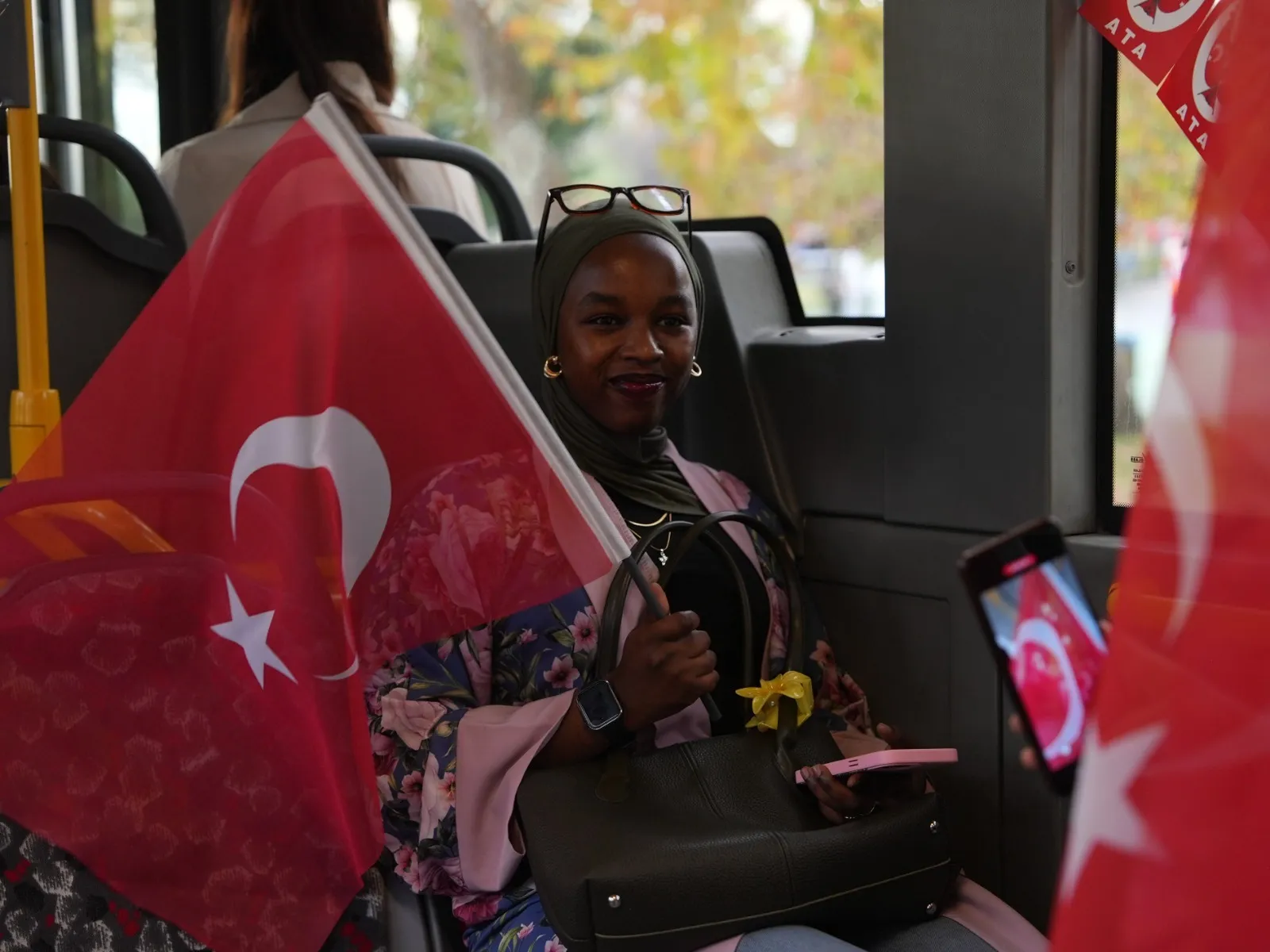 Düzce'de sıradan bir otobüs yolculuğu nasıl bayram coşkusuna dönüştü?