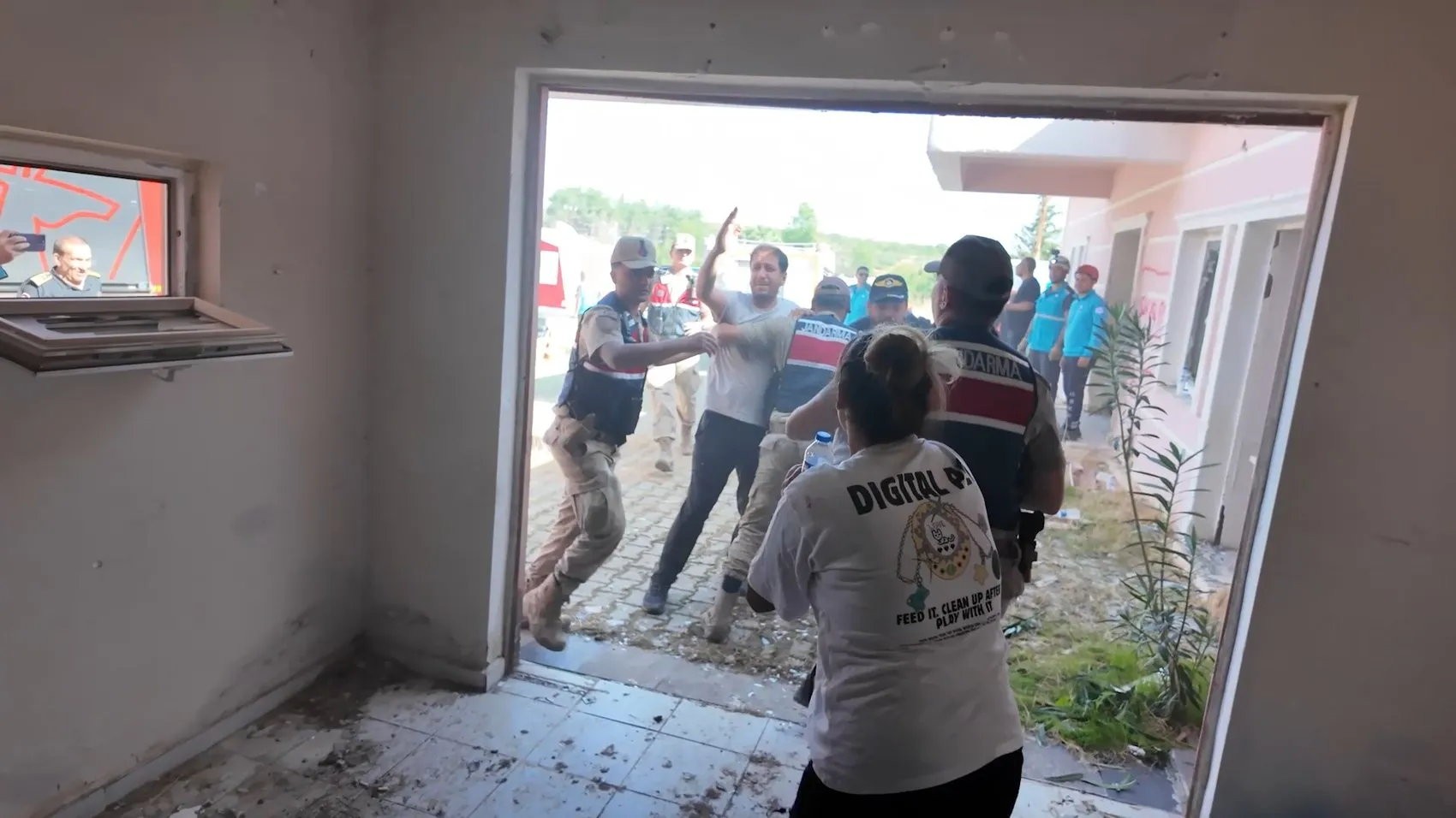 Şanlıurfa'daki tatbikatta gerçeği aratmayan anlar: Enkaz başındaki feryatlar jandarmayı zorladı