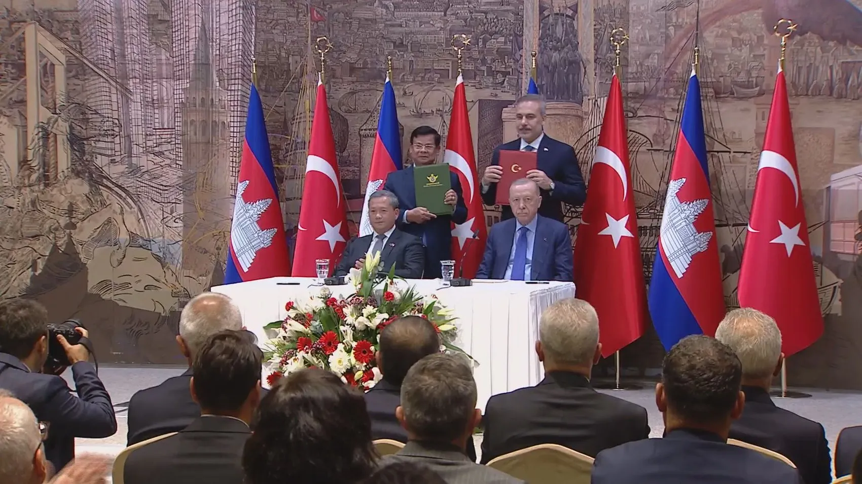 Dolmabahçe'de kritik zirve: Türkiye ve Kamboçya arasında savunma sanayii dönemi