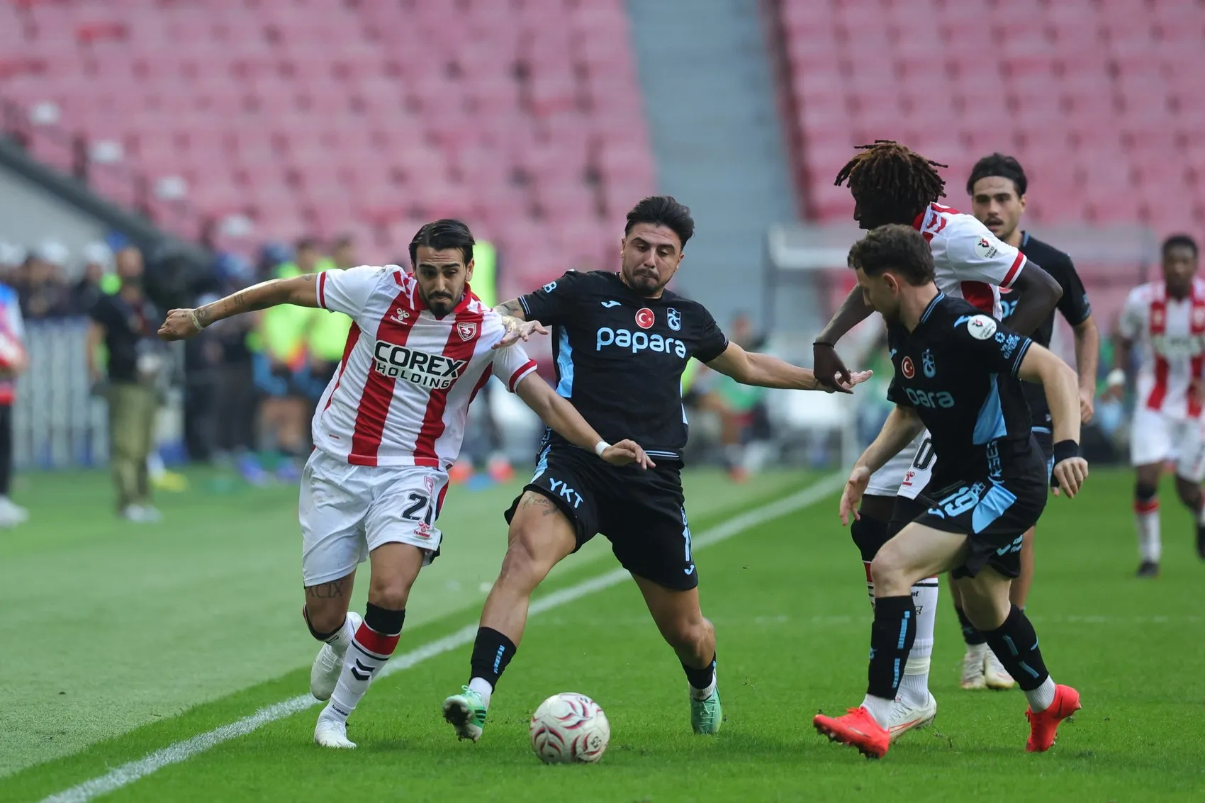 Karadeniz derbisinde Trabzonspor fırtınası: Samsun'da üç golle net galibiyet