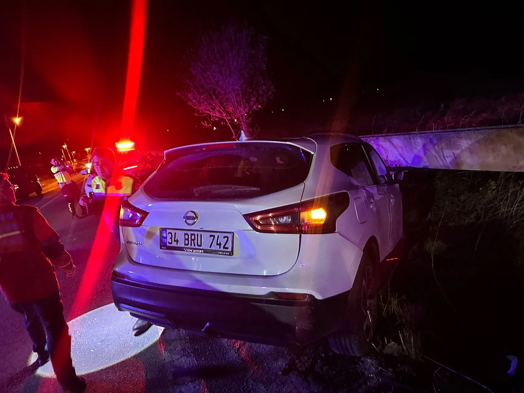 Keşan yolunda akşam saatlerinde dehşet anları: İki araç kafa kafaya çarpıştı
