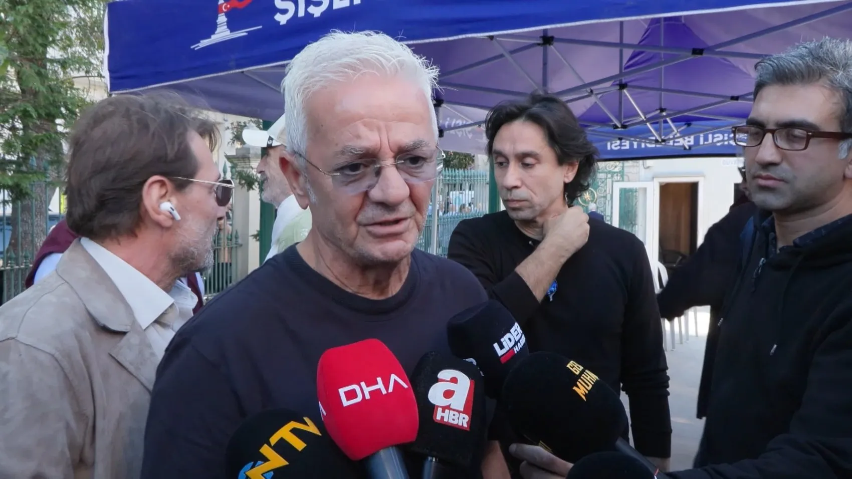 Tiyatro dünyasının koca çınarı Necla Uygur, hayat arkadaşına kavuştu