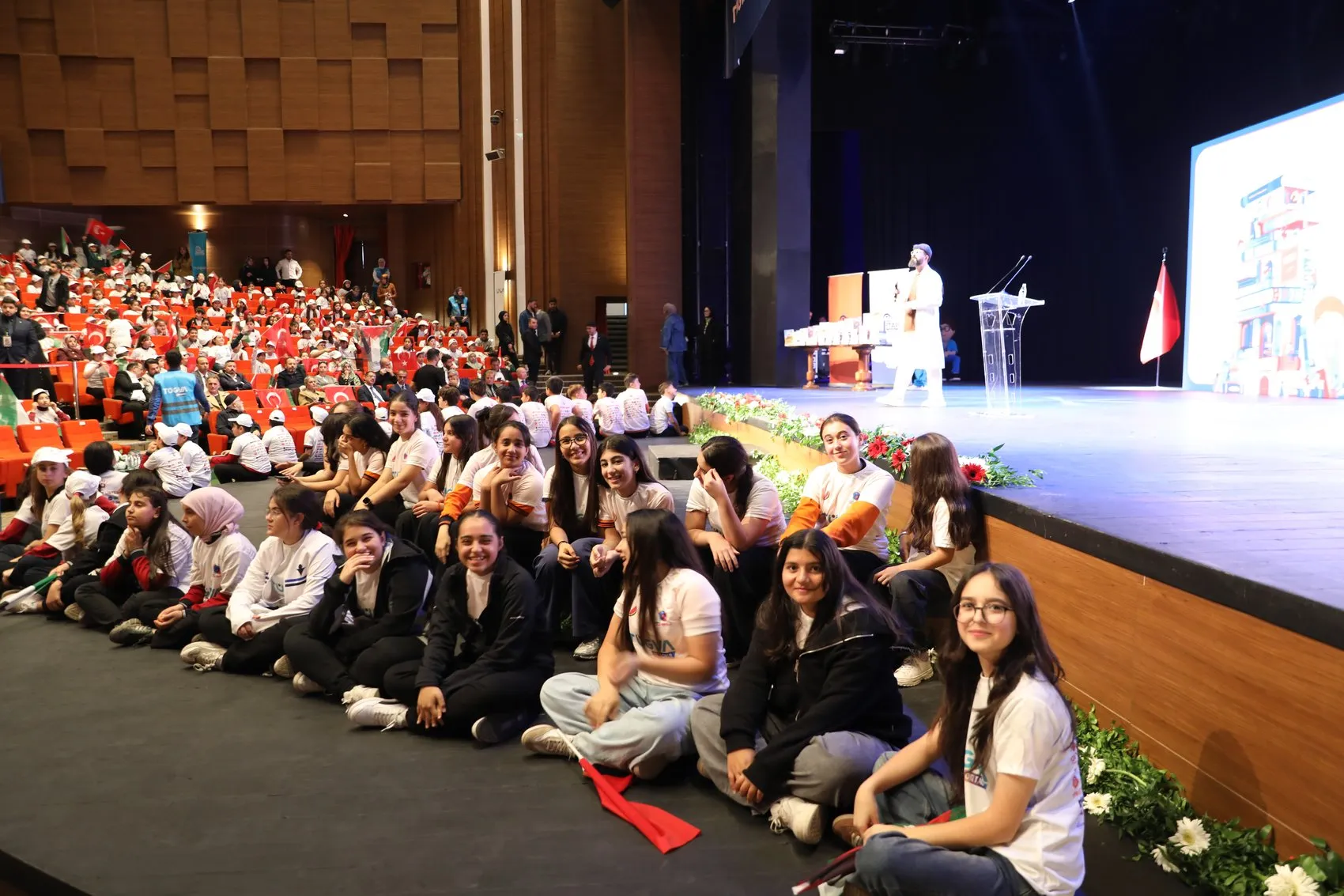 Bilal Erdoğan'dan Gaziantepli gençlere vizyon çağrısı: Sadece okumayın, dünyayı değiştirin