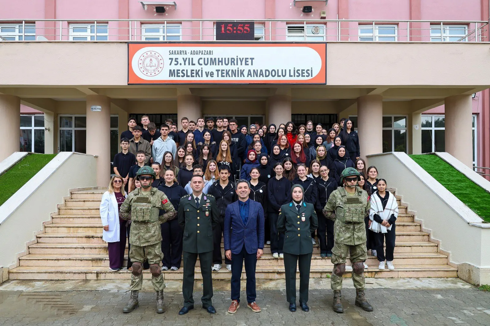 Gençlerin gözüyle üniforma: TSK kapılarını öğrencilere açtı