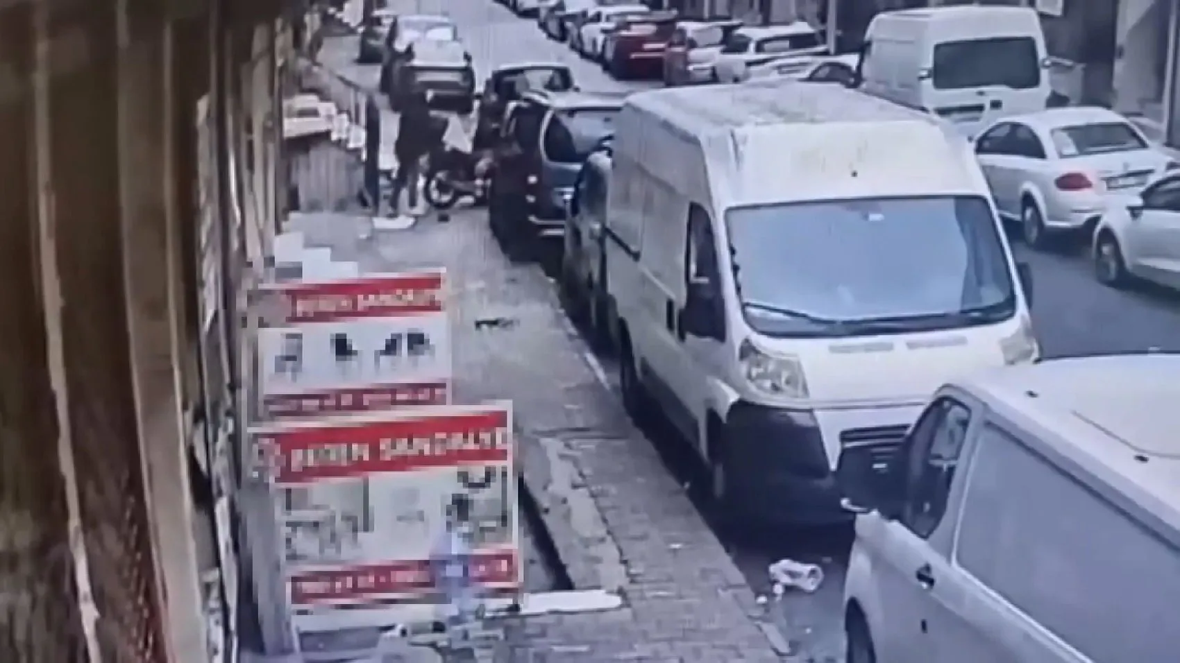 Esenler'de motosiklet hırsızlarına suçüstü: Güvenlik kameraları her şeyi kaydetti