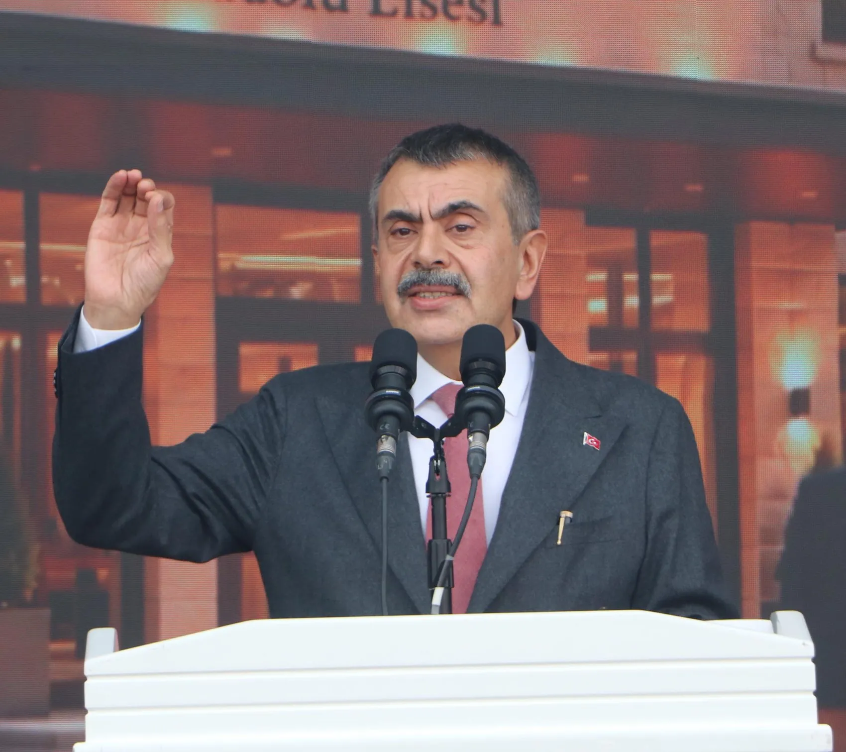 Erzurum'un tarihi kalbinde gastronomi devrimi: Kongre Binası çevresi turizm üssüne dönüşüyor