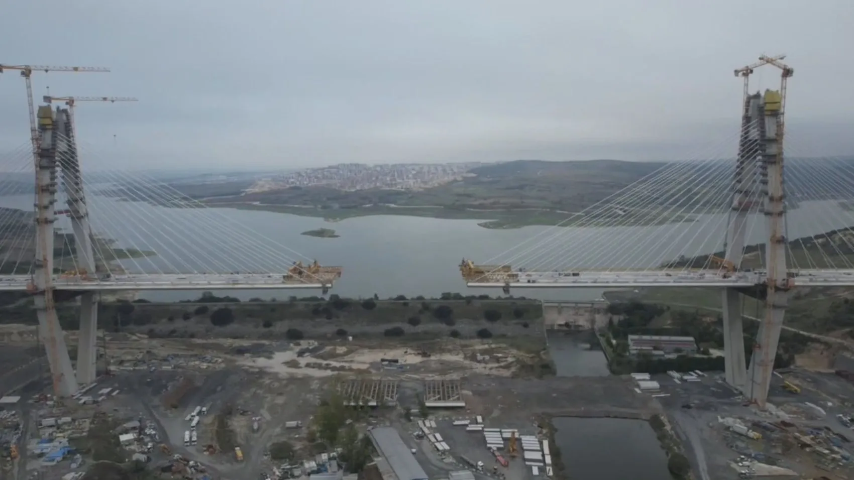 İstanbul'un dev ulaşım halkasında sona doğru: Sazlıdere Köprüsü'nün yükselen silüeti görüntülendi