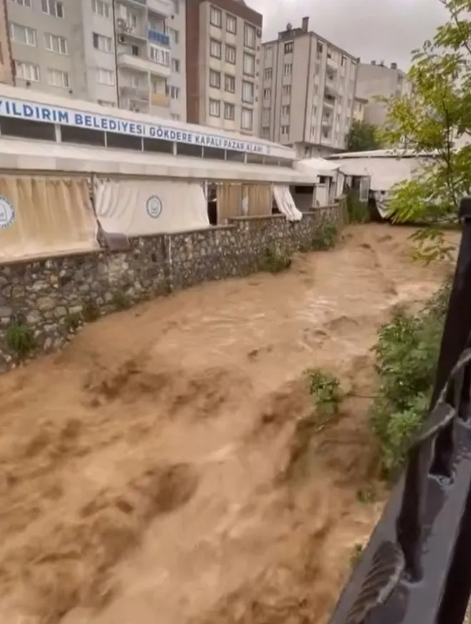 Bursa'da kabus dolu saatler: Dereler taştı, ekipler 79 ayrı noktada seferber oldu
